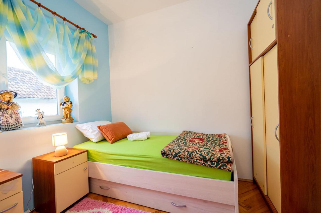 Apartman Jozic Knin Exterior photo